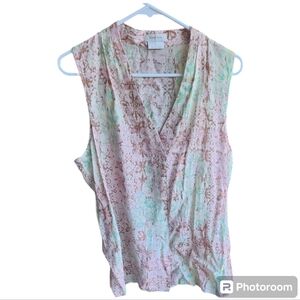 VanHeusen Size XL Light weight Sleeveless Blouse Floral Pattern